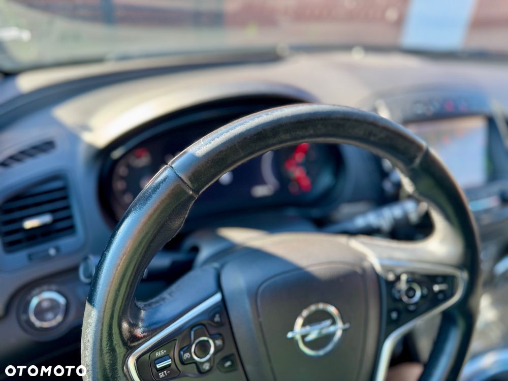 Opel Insignia - 12