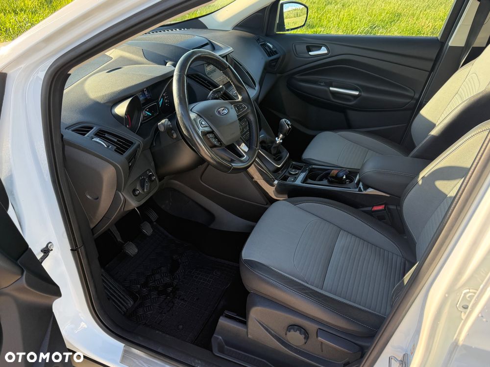 Ford Kuga 2.0 TDCi 2x4 Titanium - 17