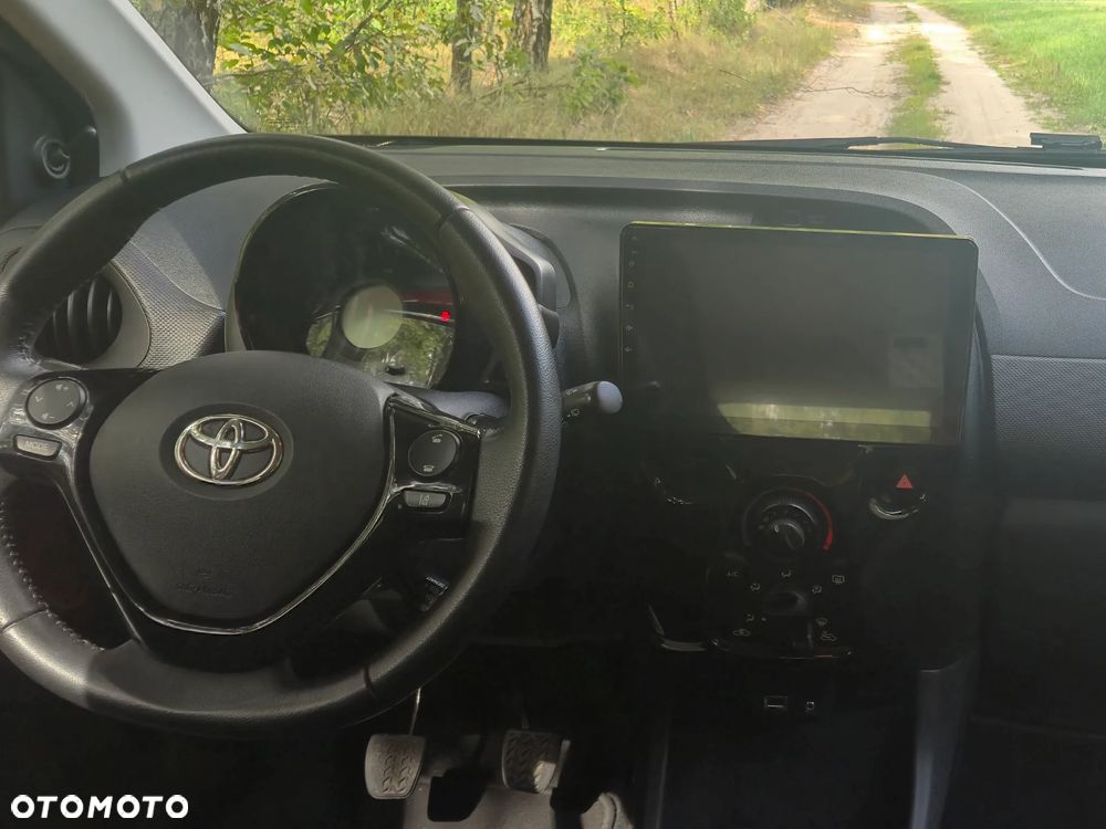 Toyota Aygo x-play - 17