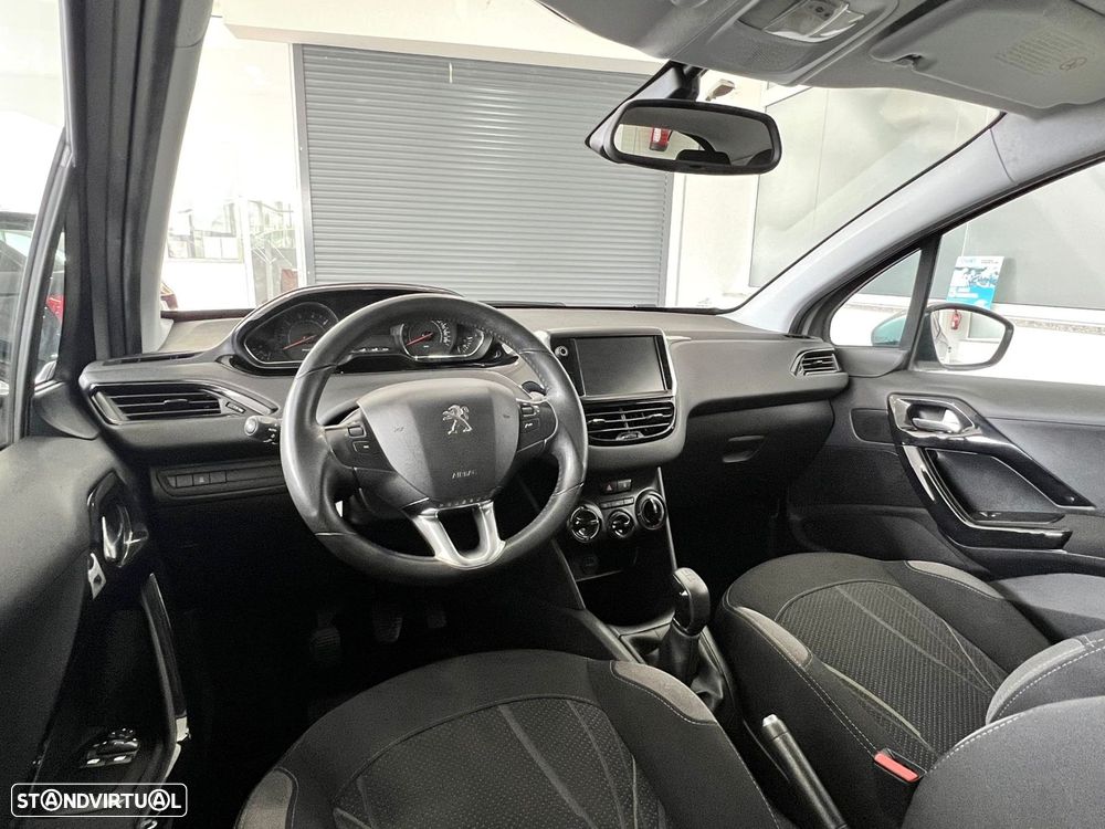 Peugeot 208 1.2 VTi SE Style - 3