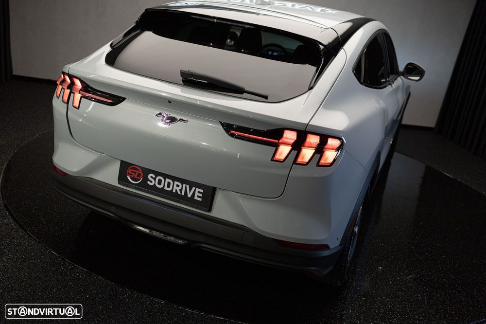 Ford Mustang Mach-E 75.7 kWh Premium AWD - 29