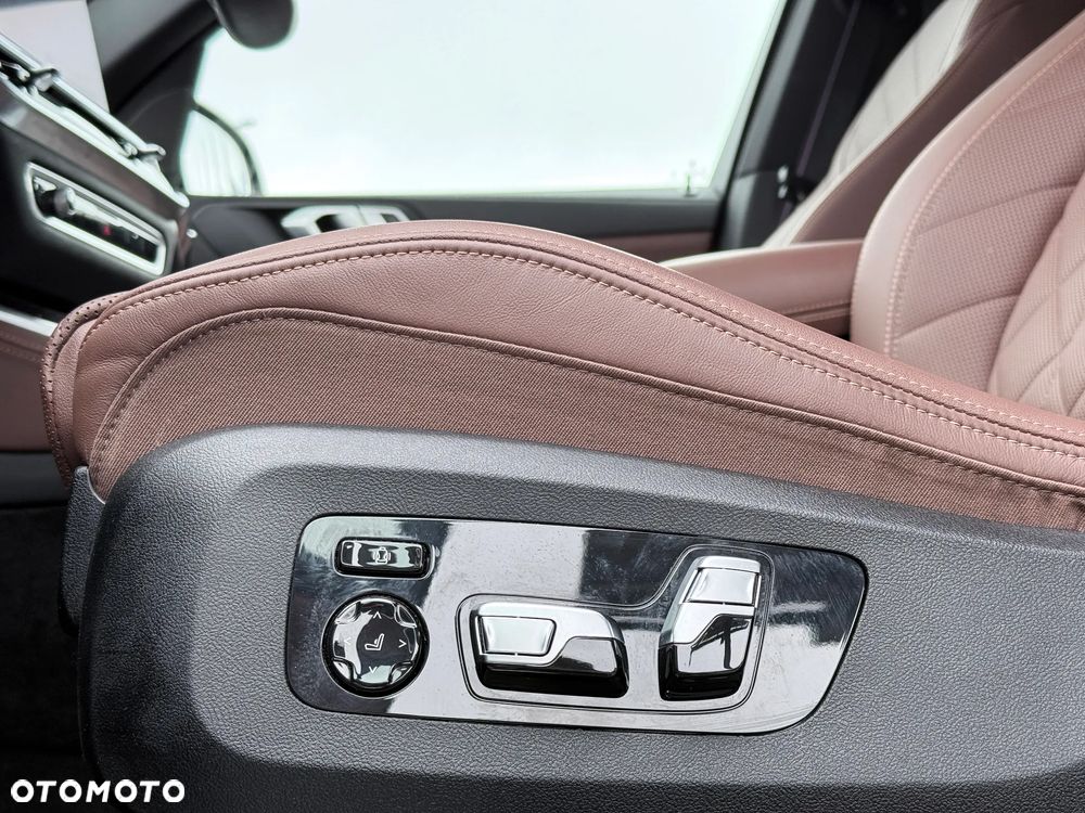 BMW X5 M M60i xDrive - 33