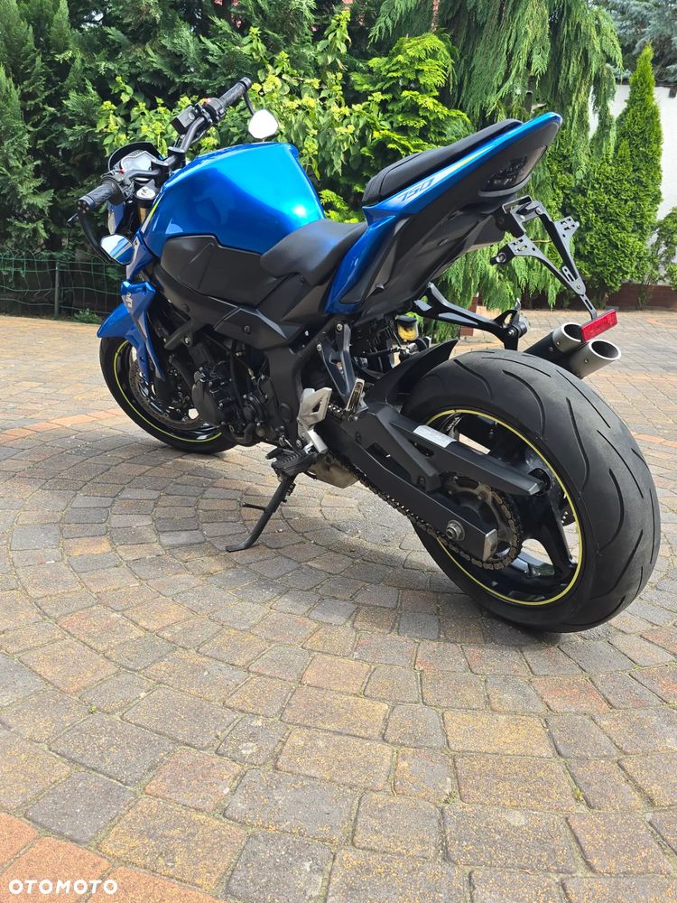 Suzuki GSR - 9