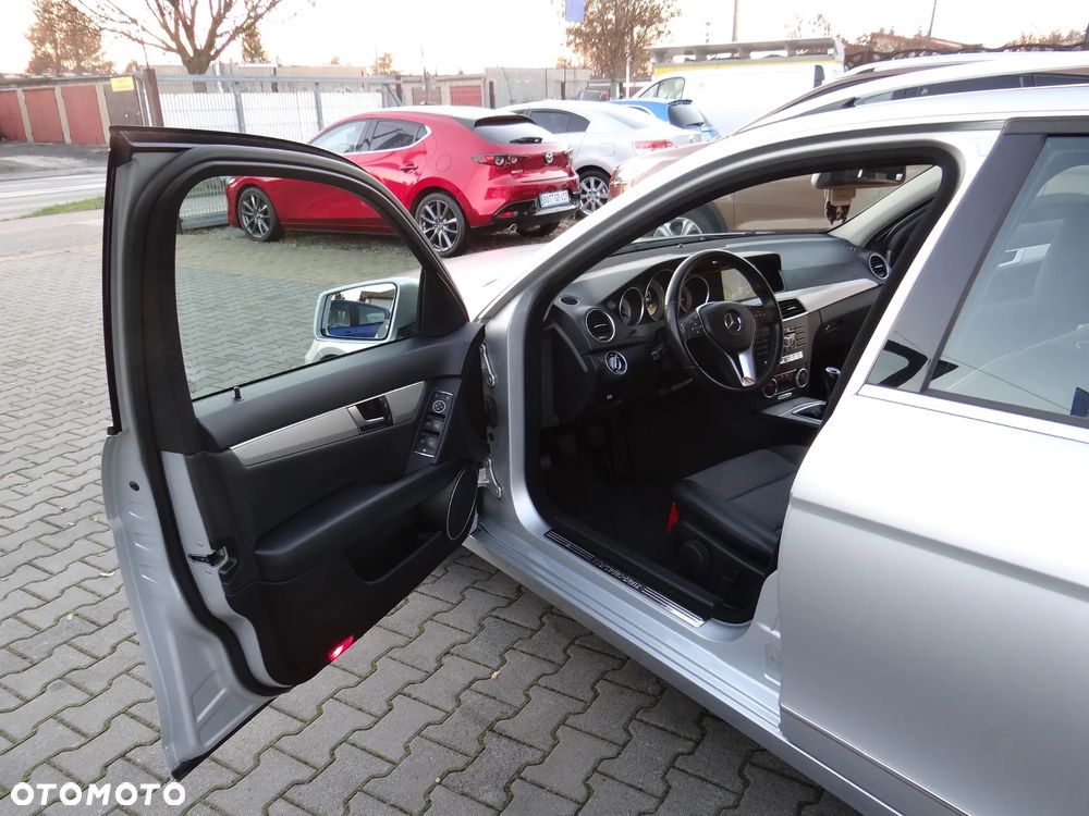 Mercedes-Benz Klasa C 180 CGI BlueEff Avantgarde - 18