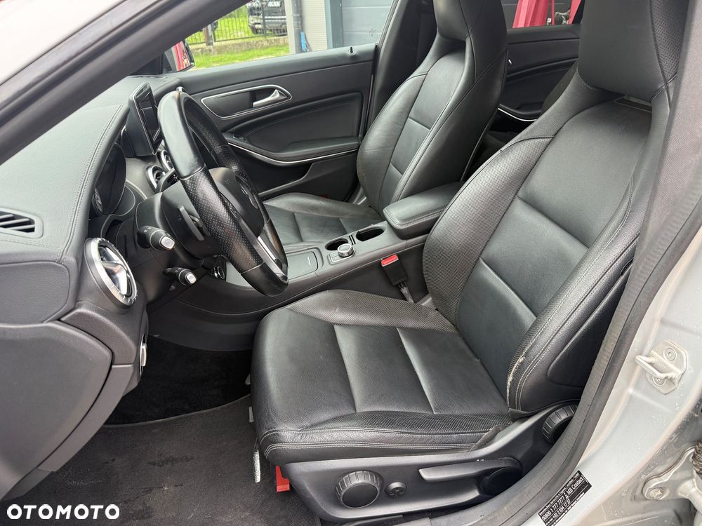 Mercedes-Benz CLA 220 CDI 7G-DCT AMG Line - 25