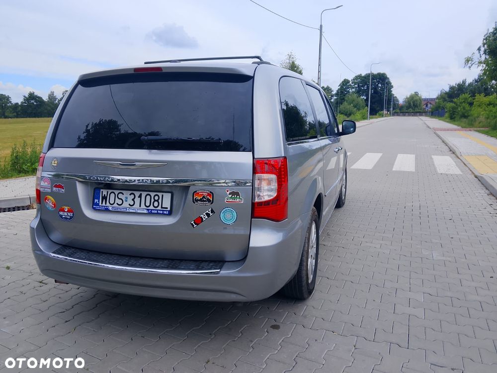 Chrysler Town & Country - 3
