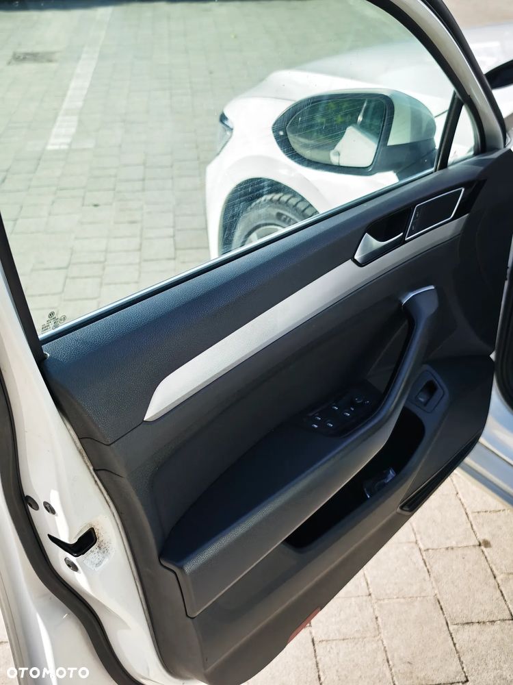 Volkswagen Passat 2.0 TDI SCR DSG Comfortline - 18