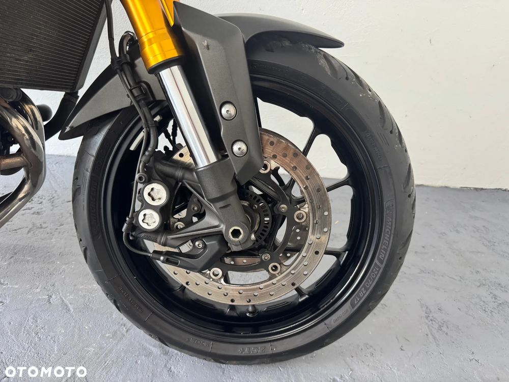 Yamaha MT - 12