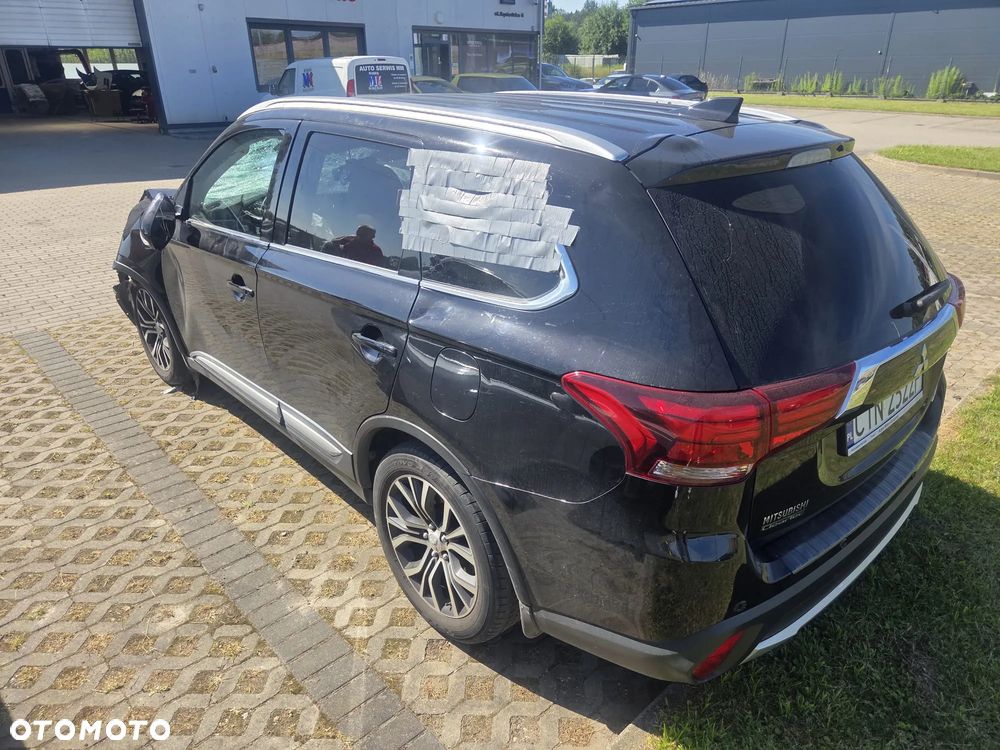 Mitsubishi Outlander 2.0 Instyle Navi 4WD CVT - 16