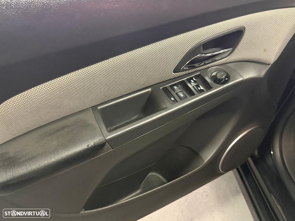 Chevrolet Cruze 1.6 LS - 16