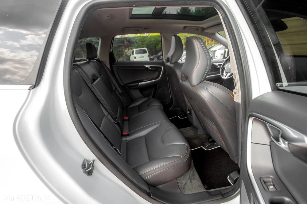 Volvo XC 60 D5 AWD Geartronic Ocean Race - 18