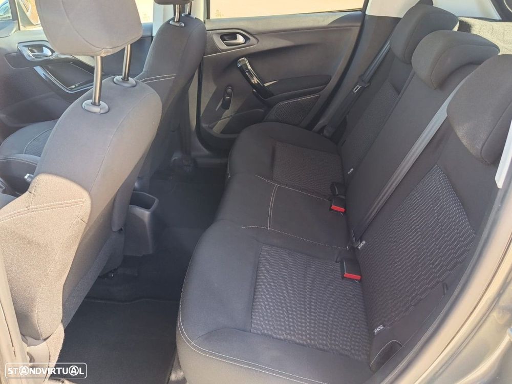 Peugeot 208 1.2 PureTech Style - 28