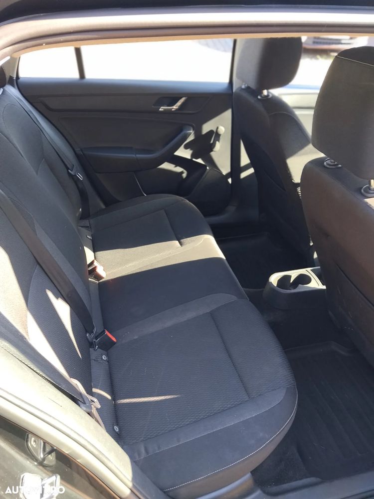 Skoda RAPID 1.2 TSI Ambition - 9