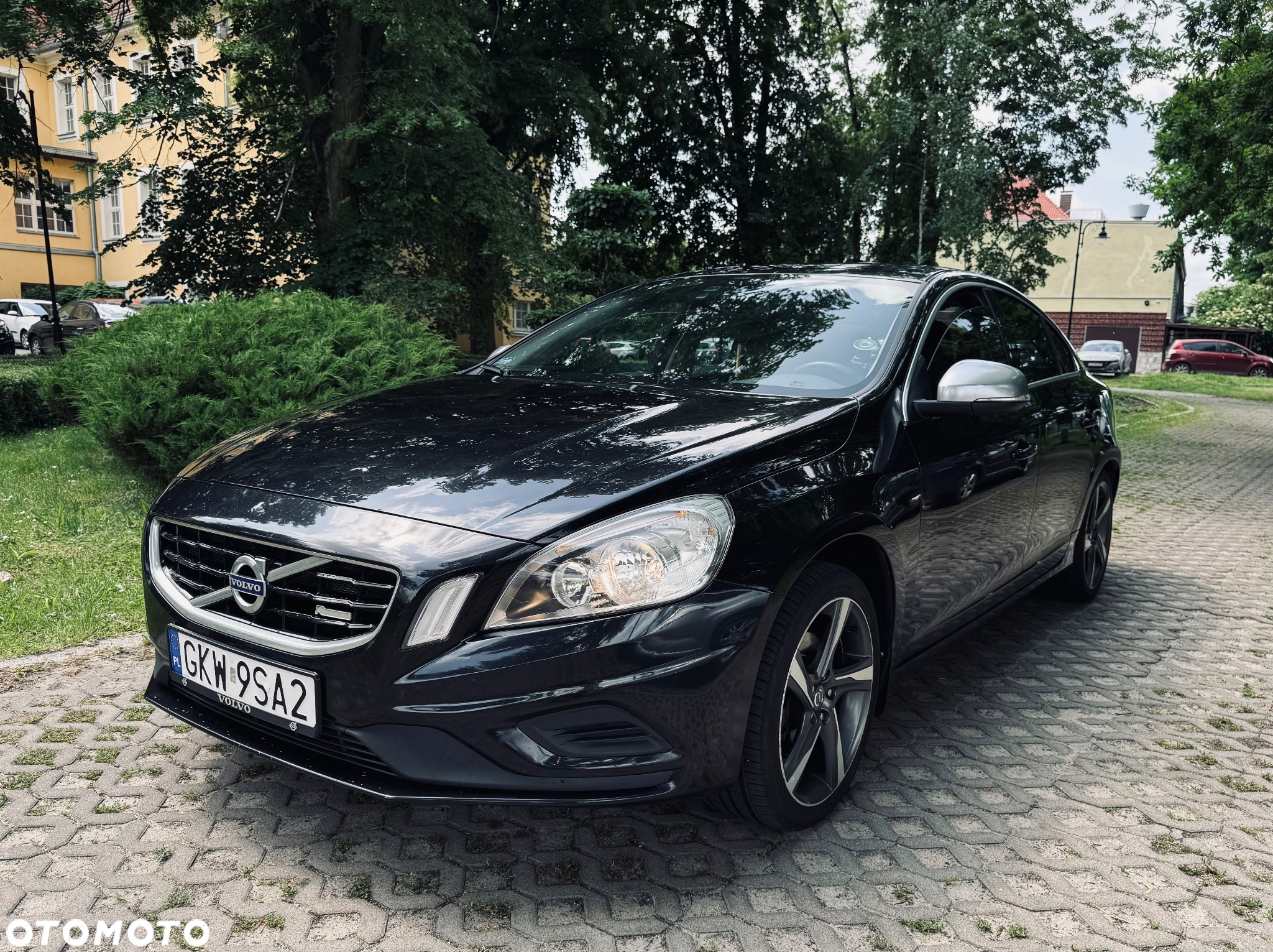 Volvo S60 D2 R-Design - 3