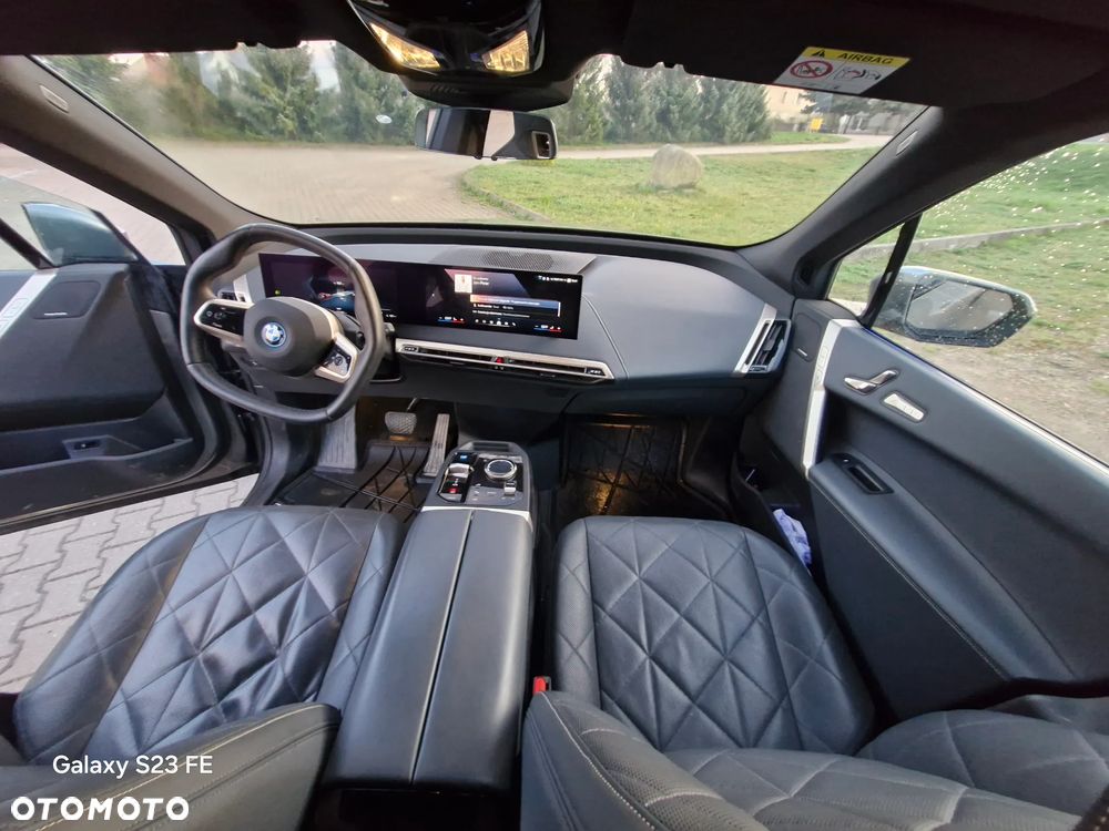 BMW iX xDrive40 - 26