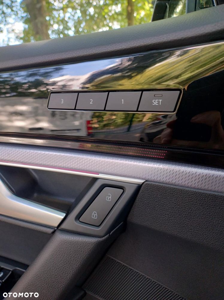 Volkswagen Touareg 3.0 V6 e-Hybrid 4Motion R - 11