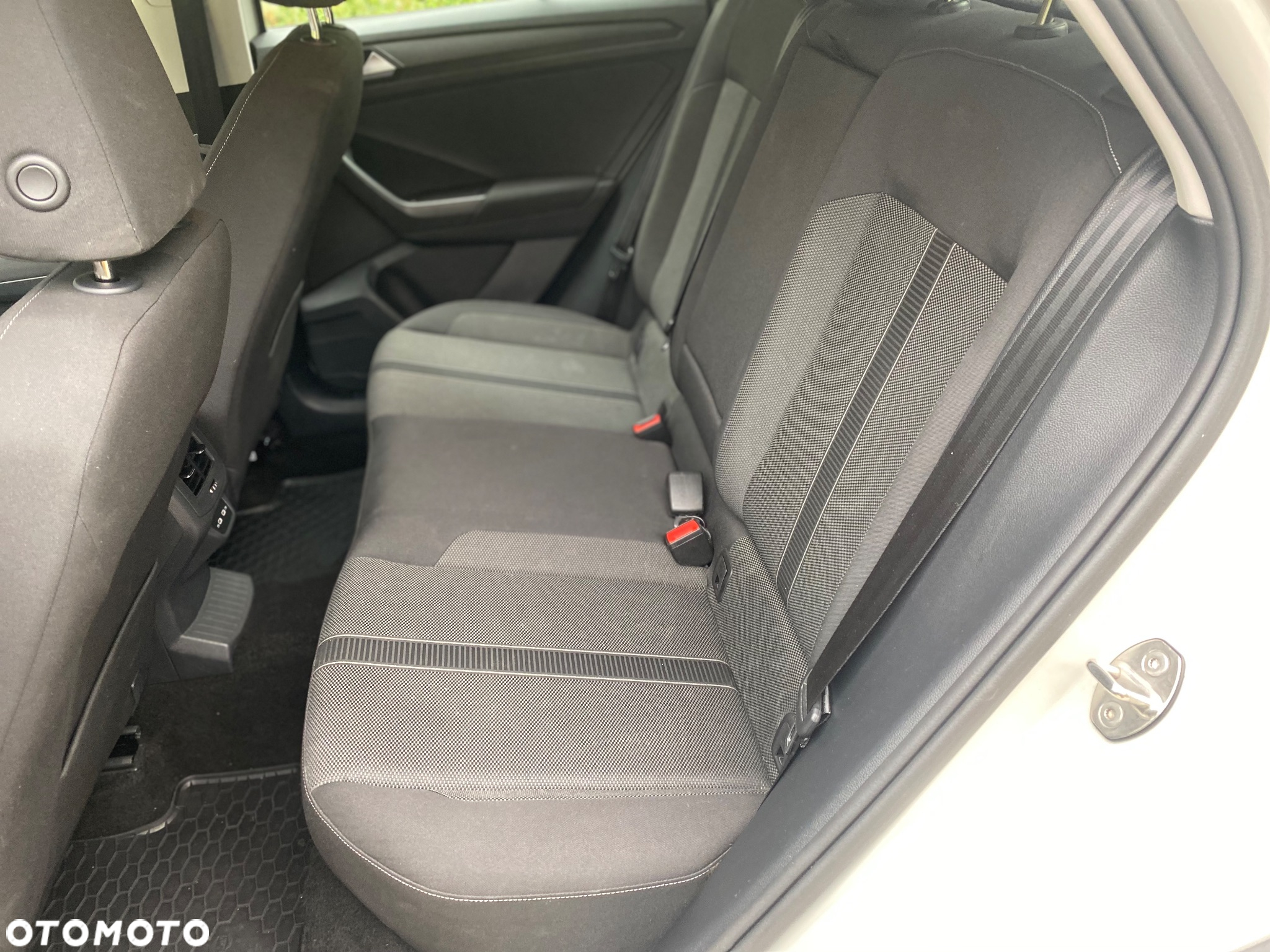 Volkswagen T-Roc - 34
