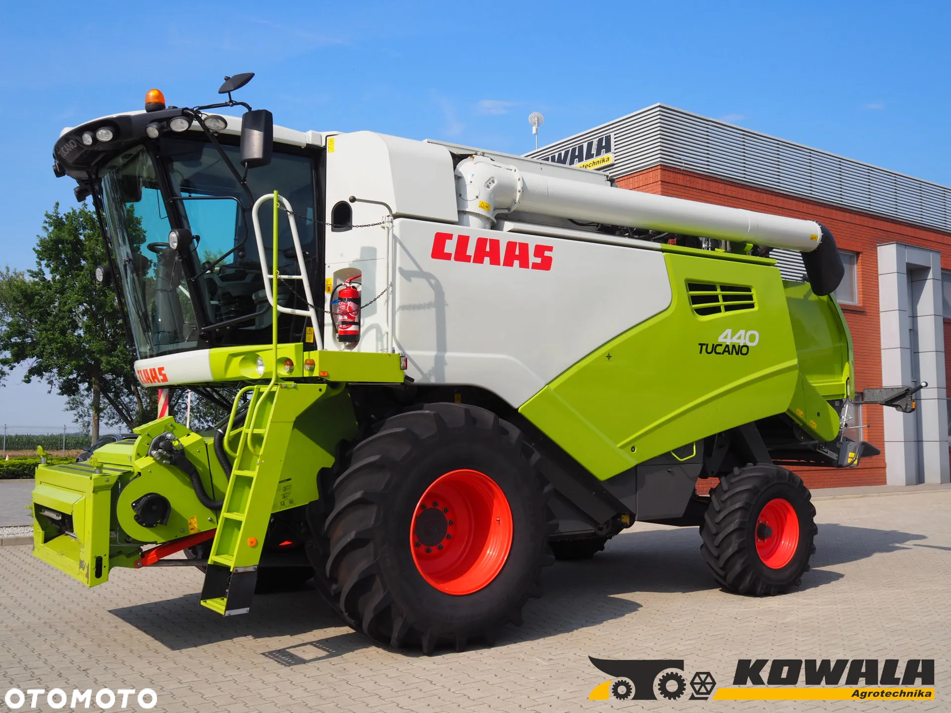 Claas Tucano 440 + V620 - 2