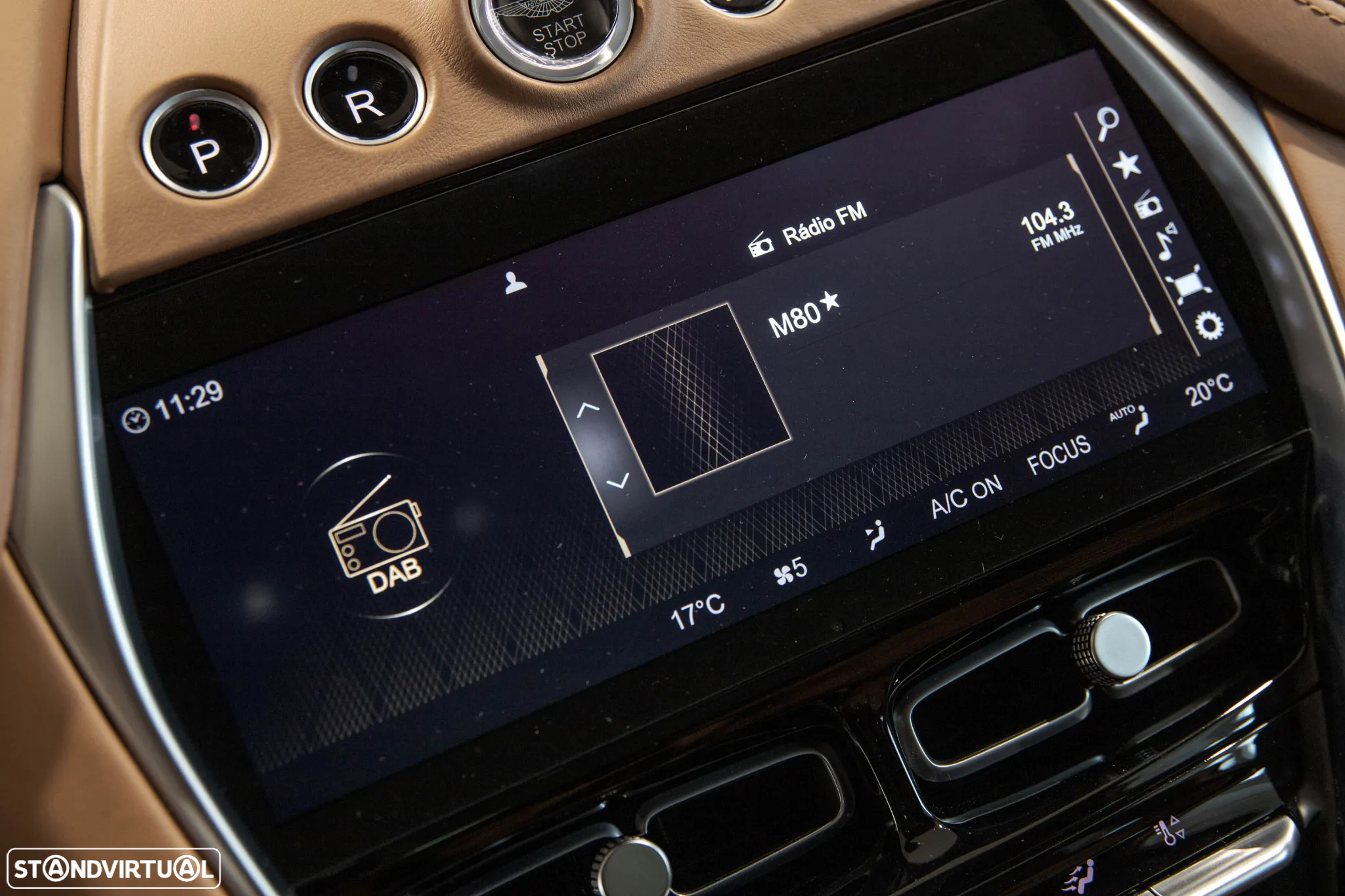 Aston Martin DBX Standard - 32