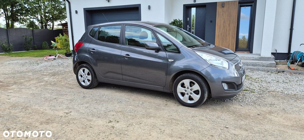Kia Venga - 10