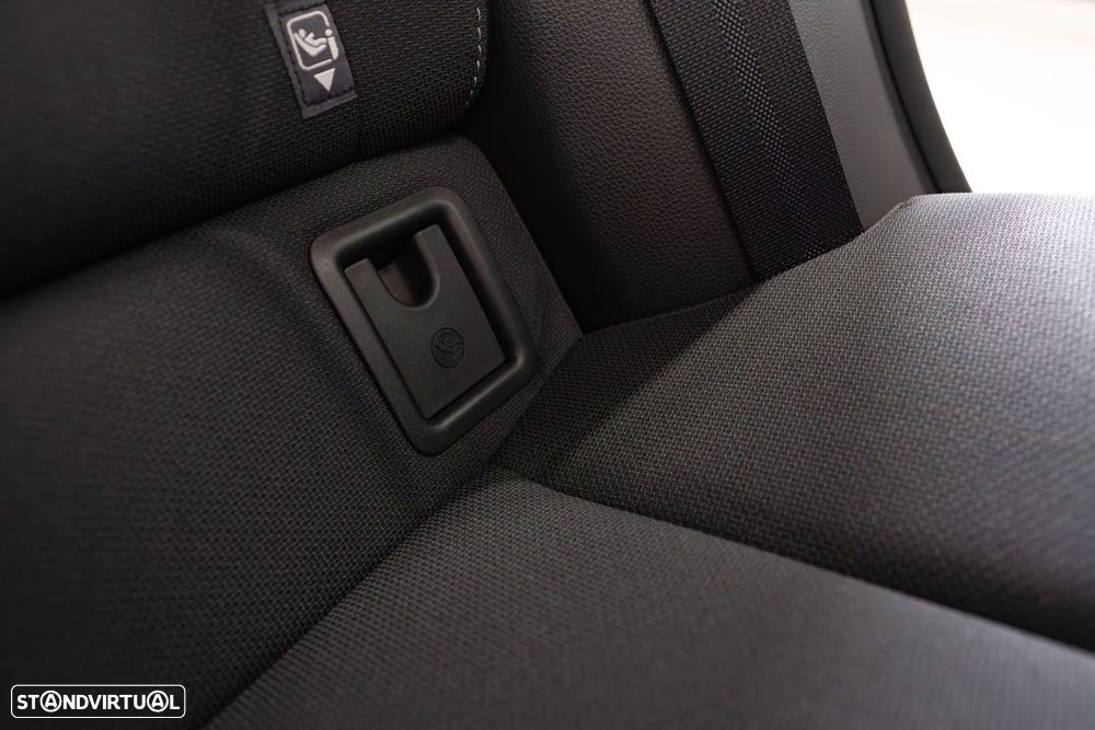 Toyota Prius 2.0 Plug-in Luxury - 46