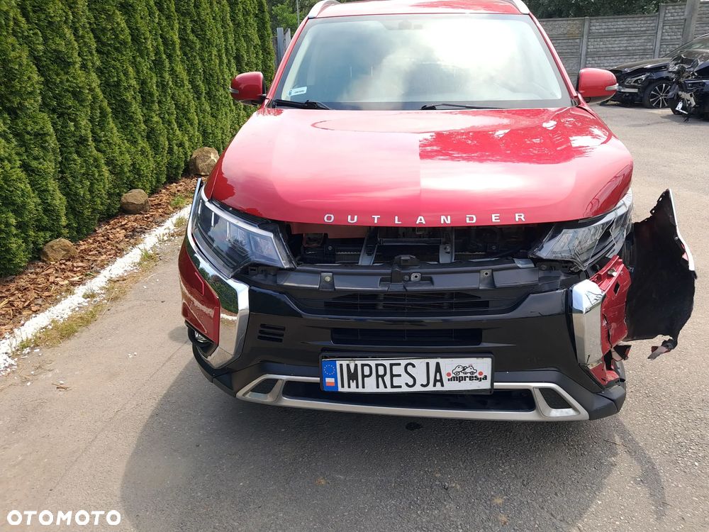 Mitsubishi Outlander - 2