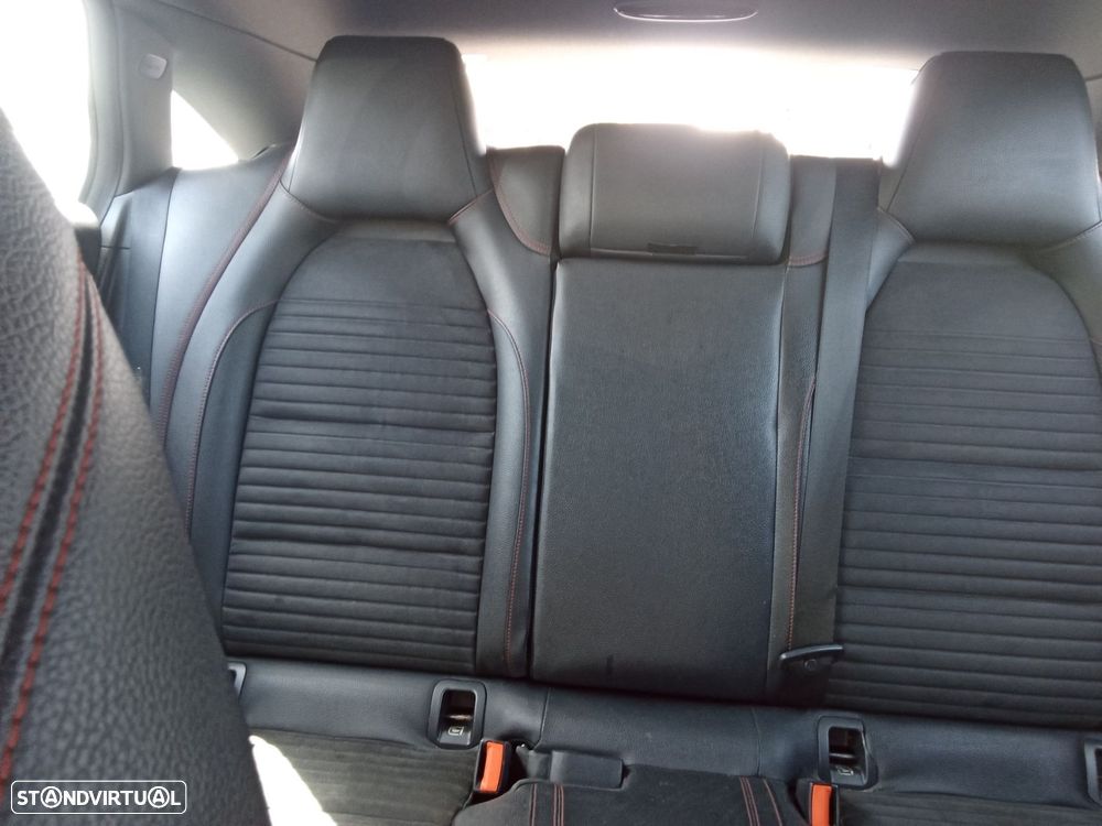 Mercedes-Benz CLA 180 d Shooting Brake AMG Line - 23