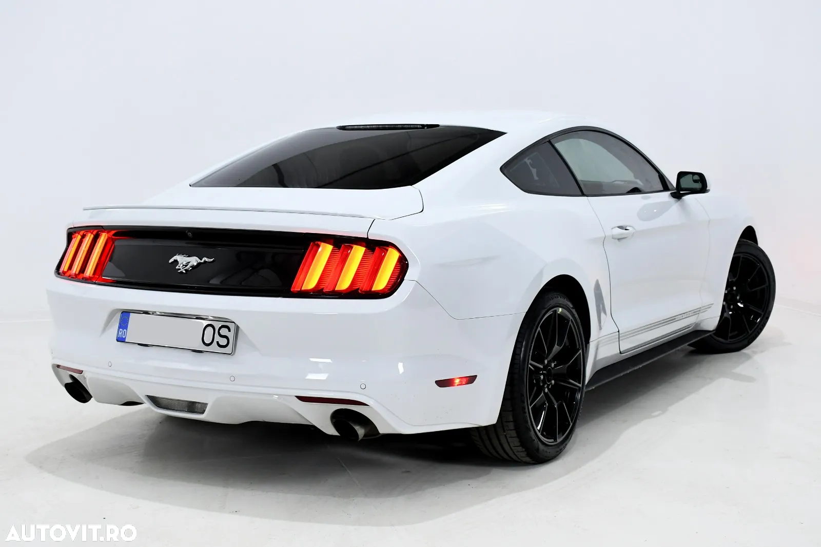 Ford Mustang 2.3 Eco Boost Aut. - 3