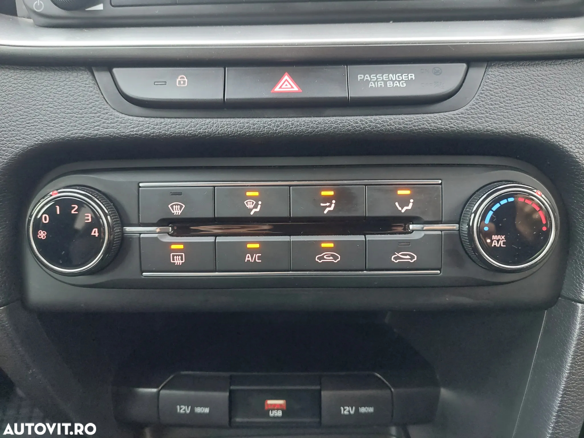 Kia Ceed - 11