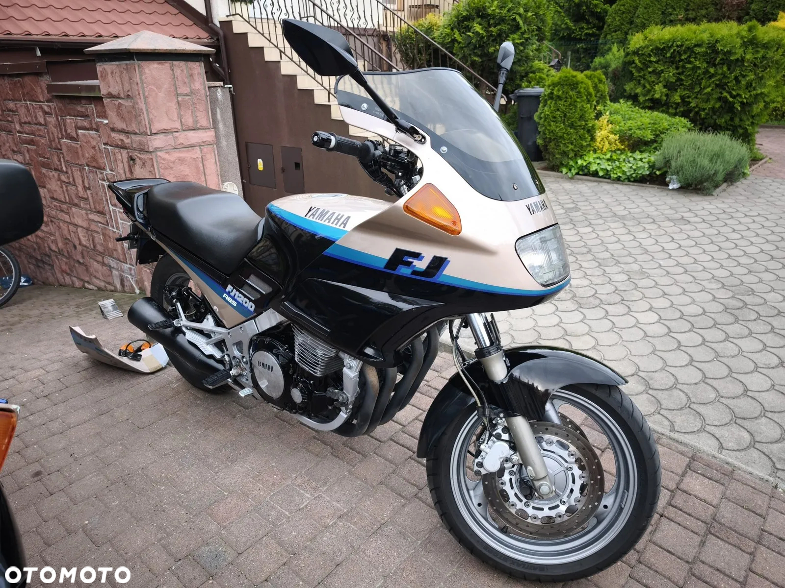 Yamaha FJ - 10