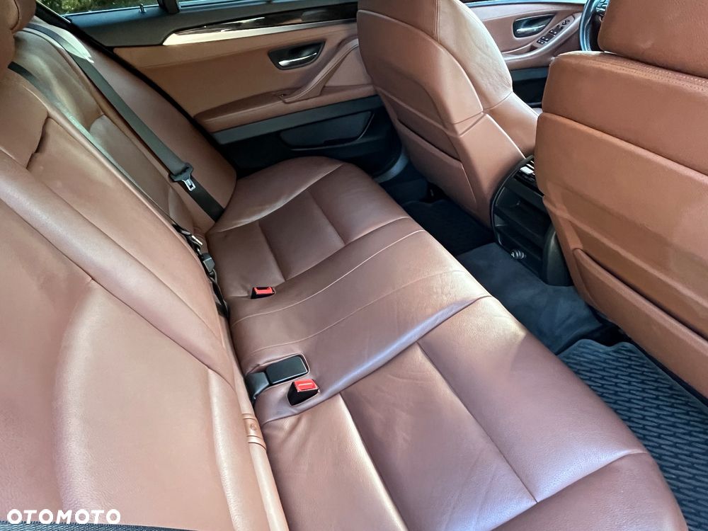 BMW Seria 5 525d xDrive - 22