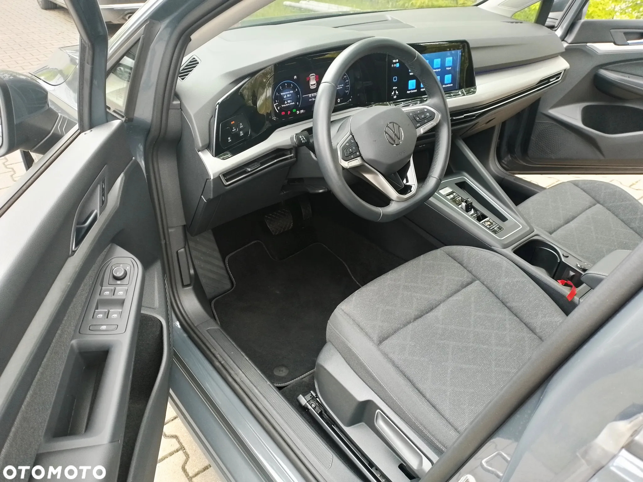 Volkswagen Golf VIII 1.5 eTSI Life DSG - 11