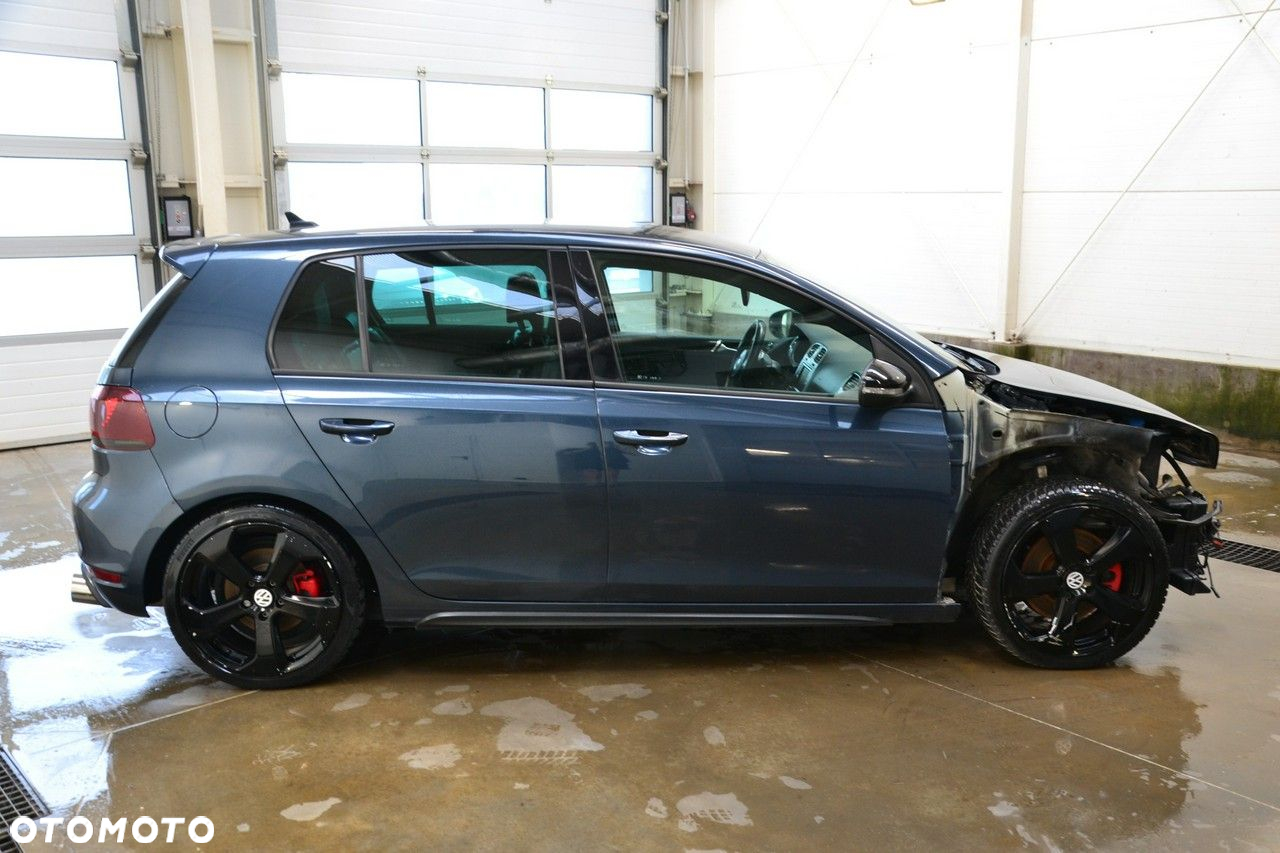 Volkswagen Golf - 8
