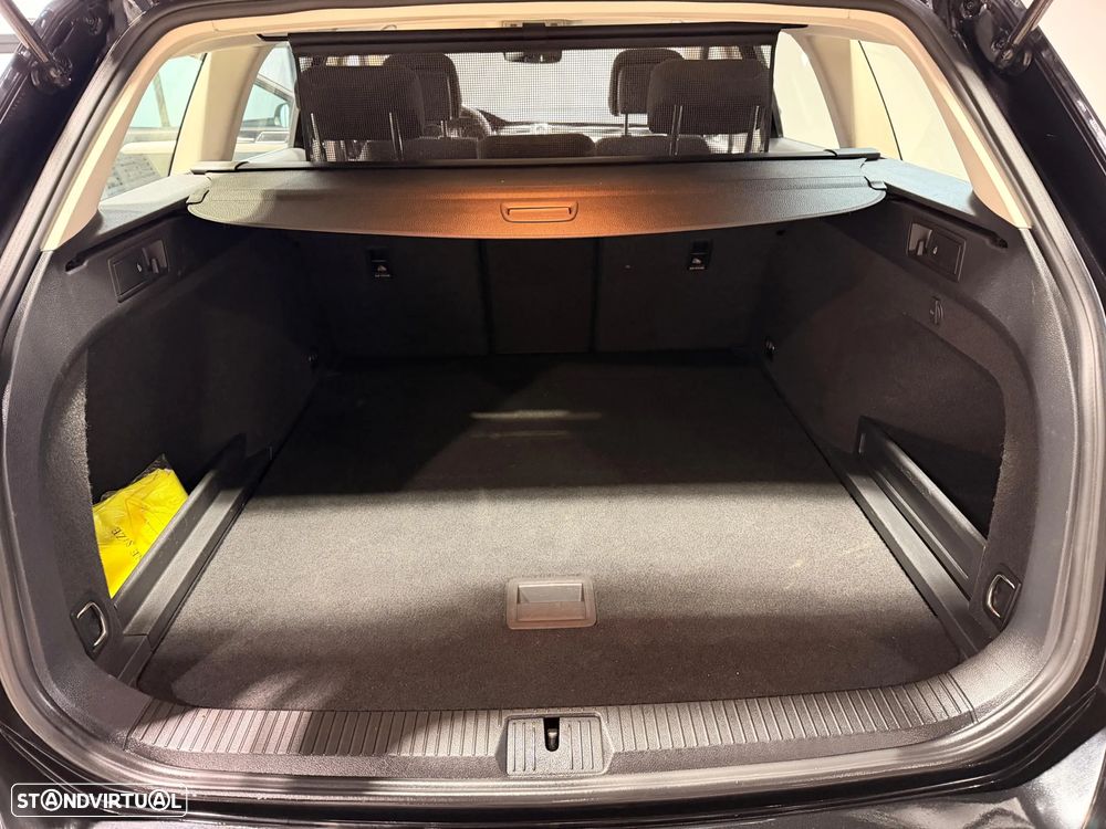 VW Passat Variant 1.6 TDI BlueMotion - 17