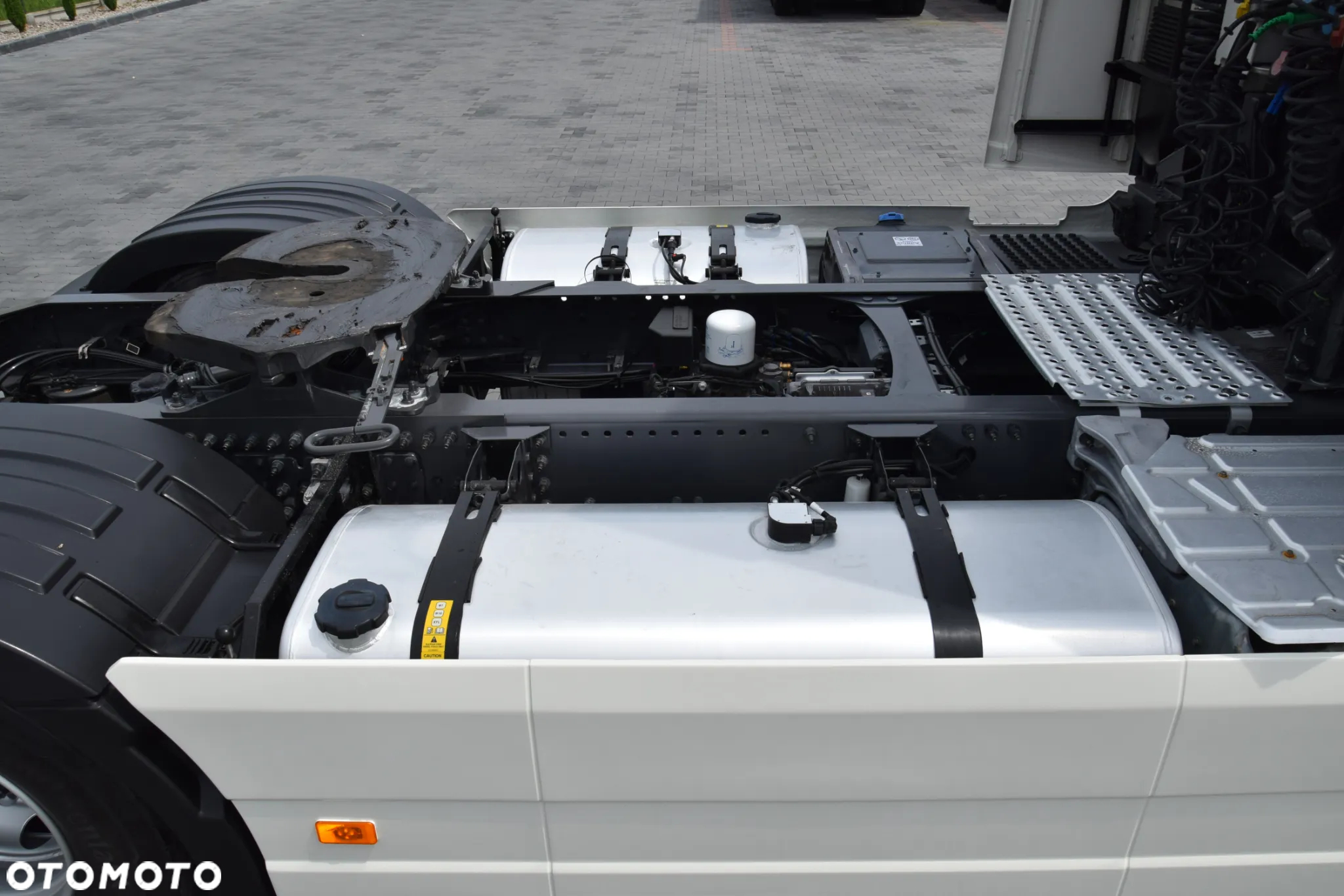 Volvo FH500 / EURO 6 / NOWY MODEL / KLIMATYZACJA POSTOJOWA / ACC / LEDY / 2 ZBIORNIKI / FULL SPILERY / 2023 / NISKI PRZEBIEG / SERWISOWANY / SPROWADZONY - 20
