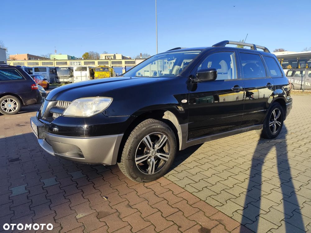 Mitsubishi Outlander - 2