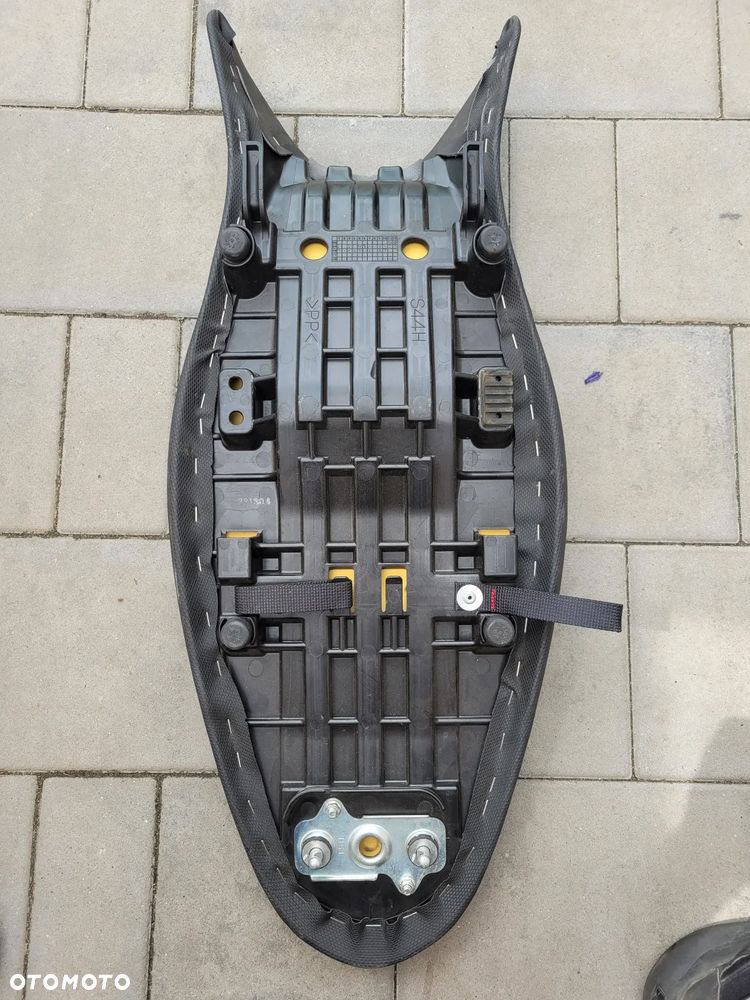 Kanapa, fotel, siedzenie Suzuki Gladius 650 - 15