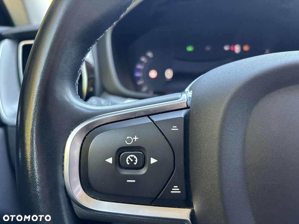 Volvo XC 60 B4 B Geartronic Momentum Pro - 28