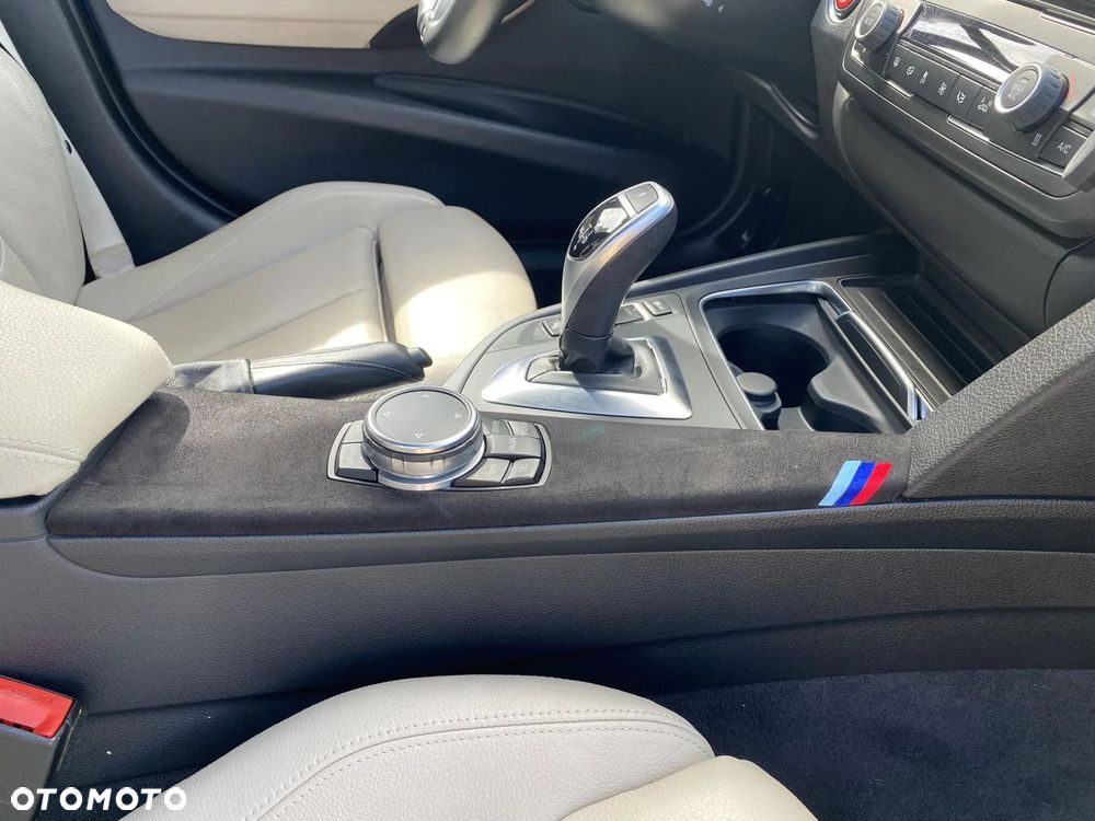 BMW Seria 3 335i Sport Line - 17