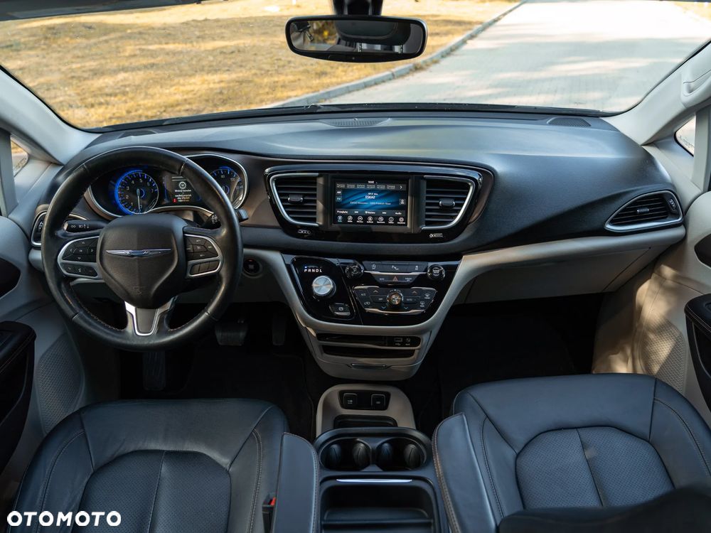 Chrysler Pacifica - 23