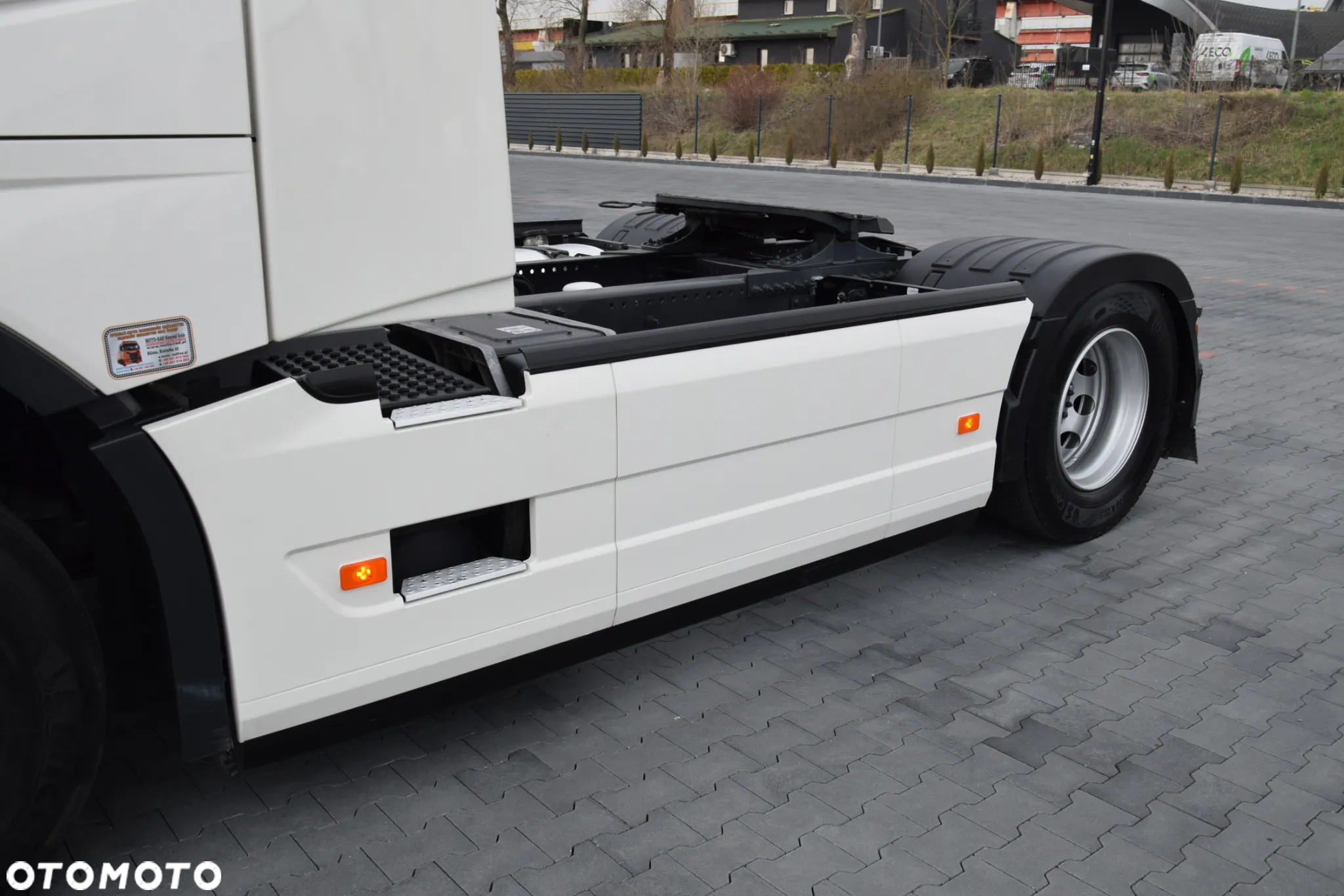 Volvo FH460 / EURO 6 / ACC / LEDY / FULL SPOILERY / SERWISOWANY / SPROWADZONY - 17