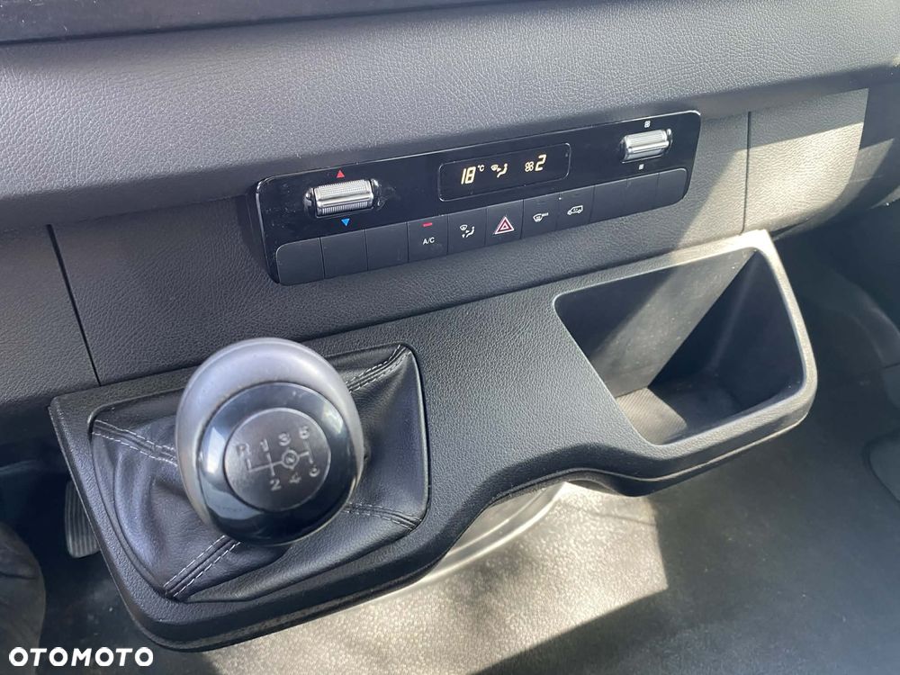 Mercedes-Benz Sprinter - 16