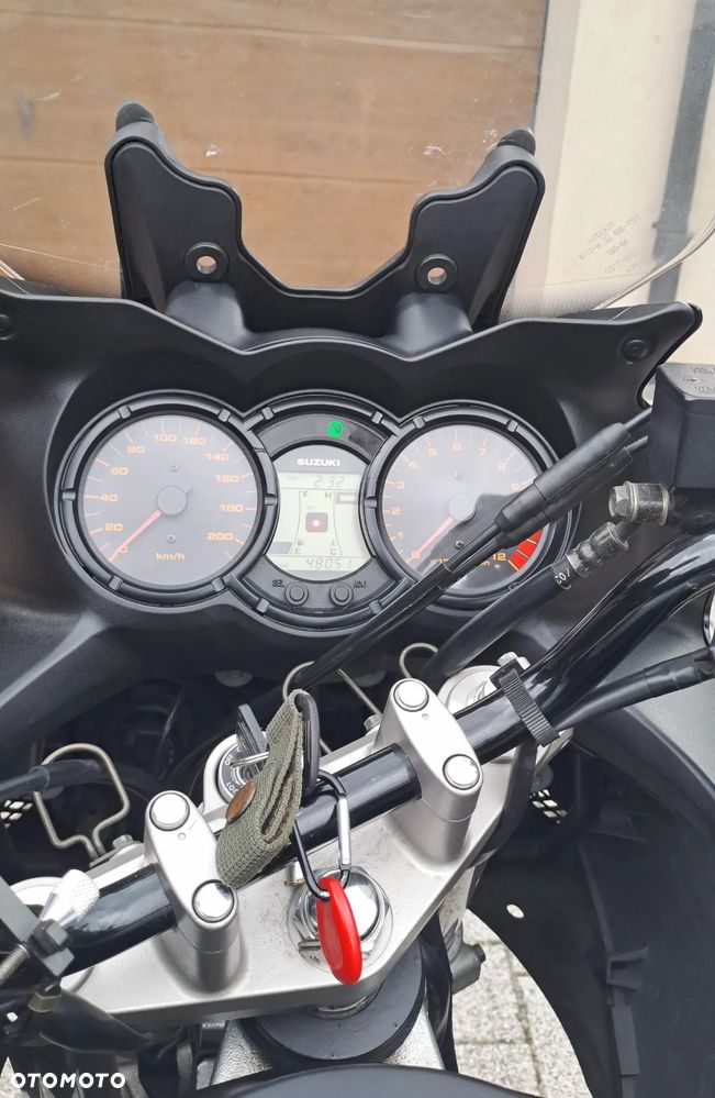 Suzuki V-STROM - 10