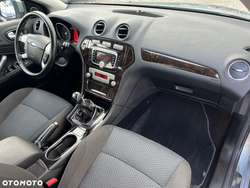 Ford Mondeo 2.0 Ghia - 30