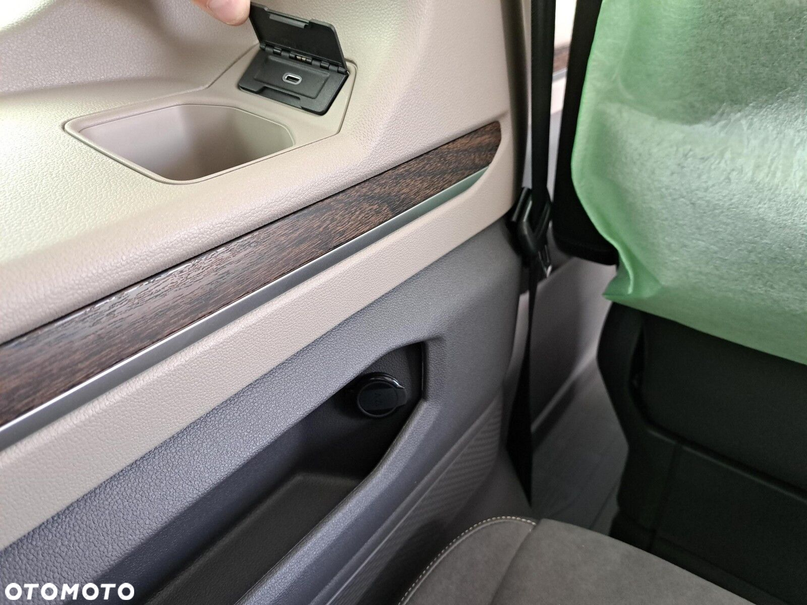 Volkswagen Multivan - 24