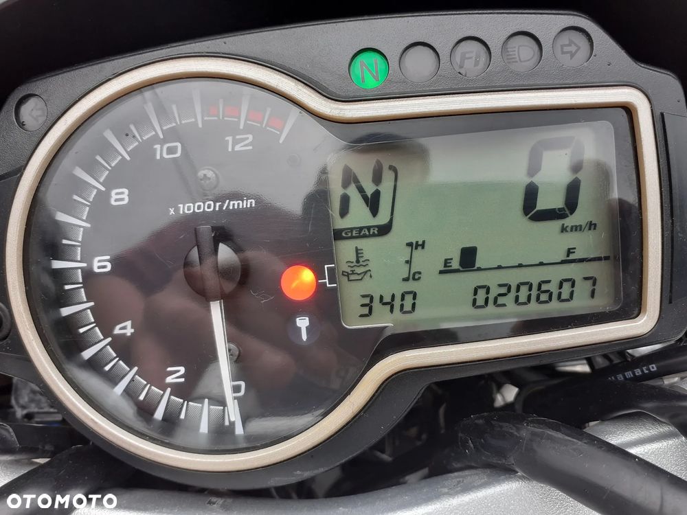 Suzuki GSR - 2