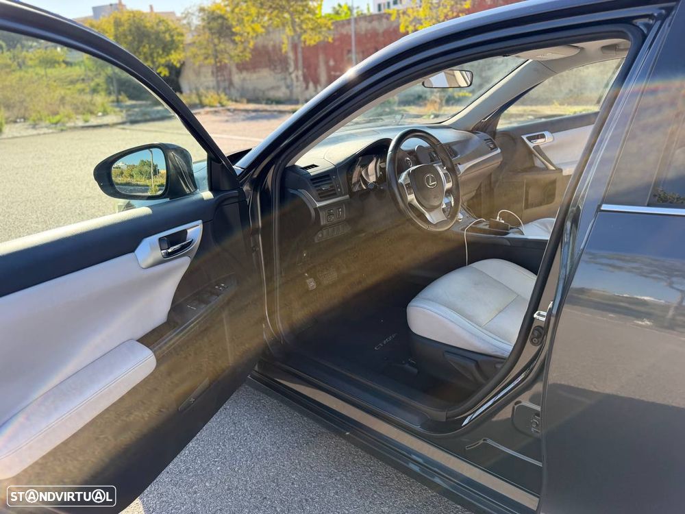 Lexus CT 200h - 13