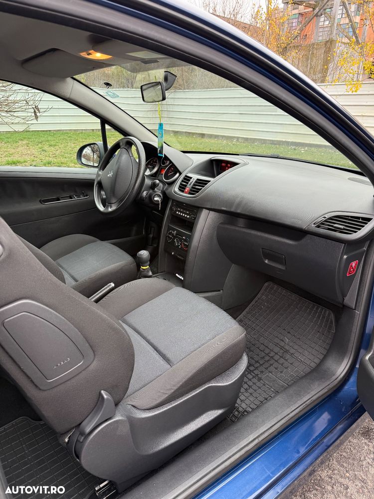 Peugeot 207 - 18