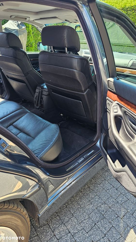 BMW Seria 7 740i - 6