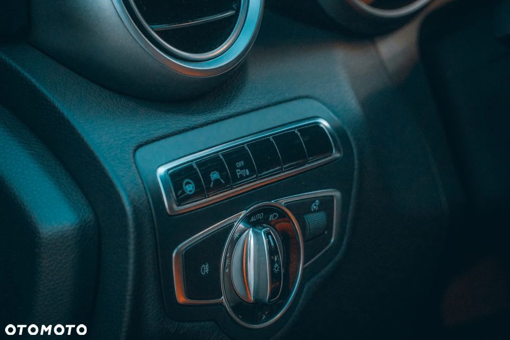 Mercedes-Benz Klasa C AMG 63 S AMG Speedshift 7G-MCT - 24